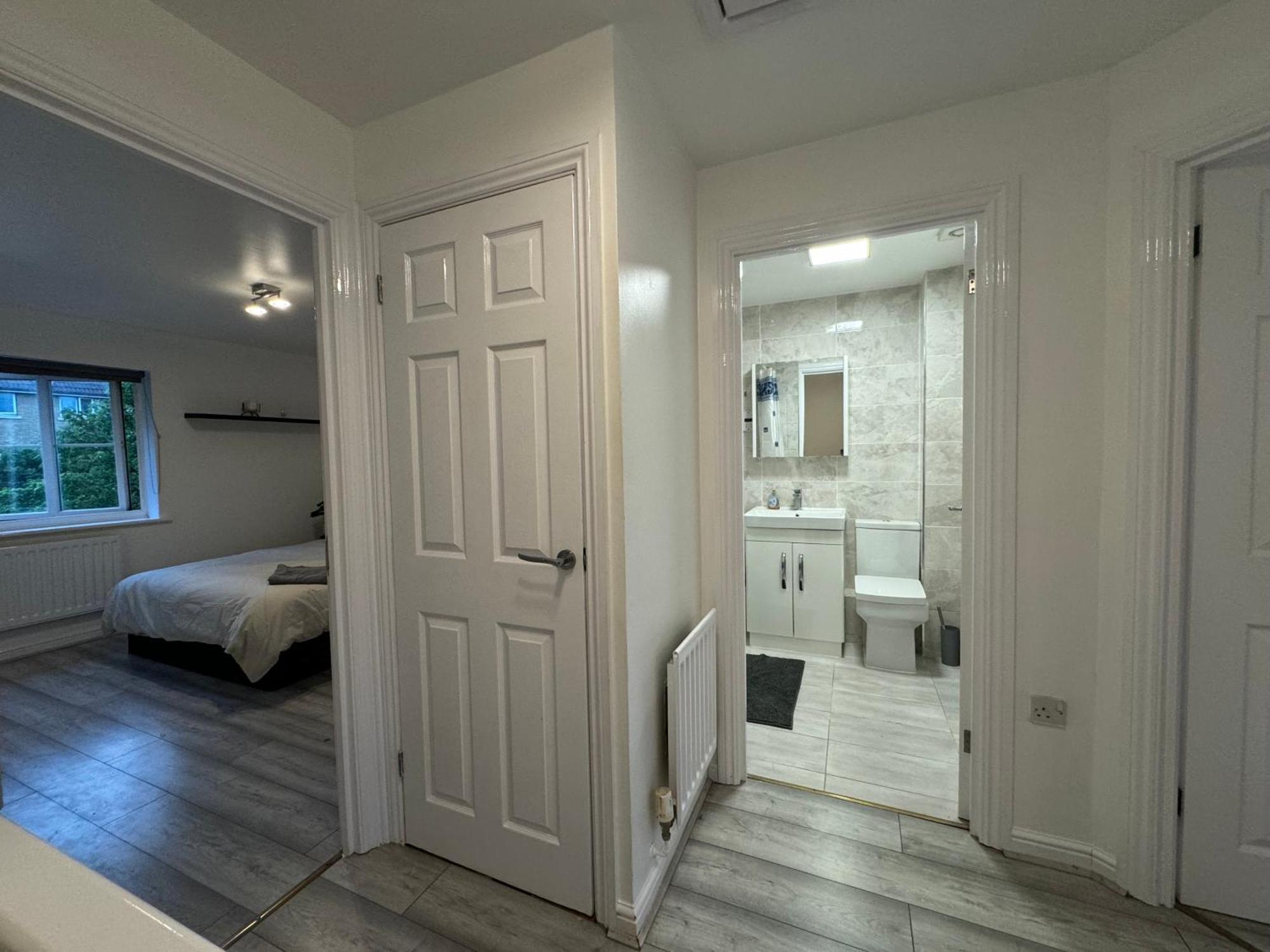 לונדון Spacious 3 Bedroom Home, With Private Driveway 5 Minutes From Excel Centre & Custom House מראה חיצוני תמונה