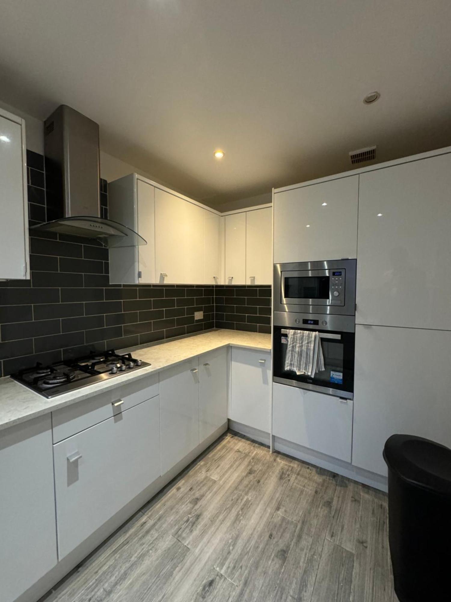 לונדון Spacious 3 Bedroom Home, With Private Driveway 5 Minutes From Excel Centre & Custom House מראה חיצוני תמונה