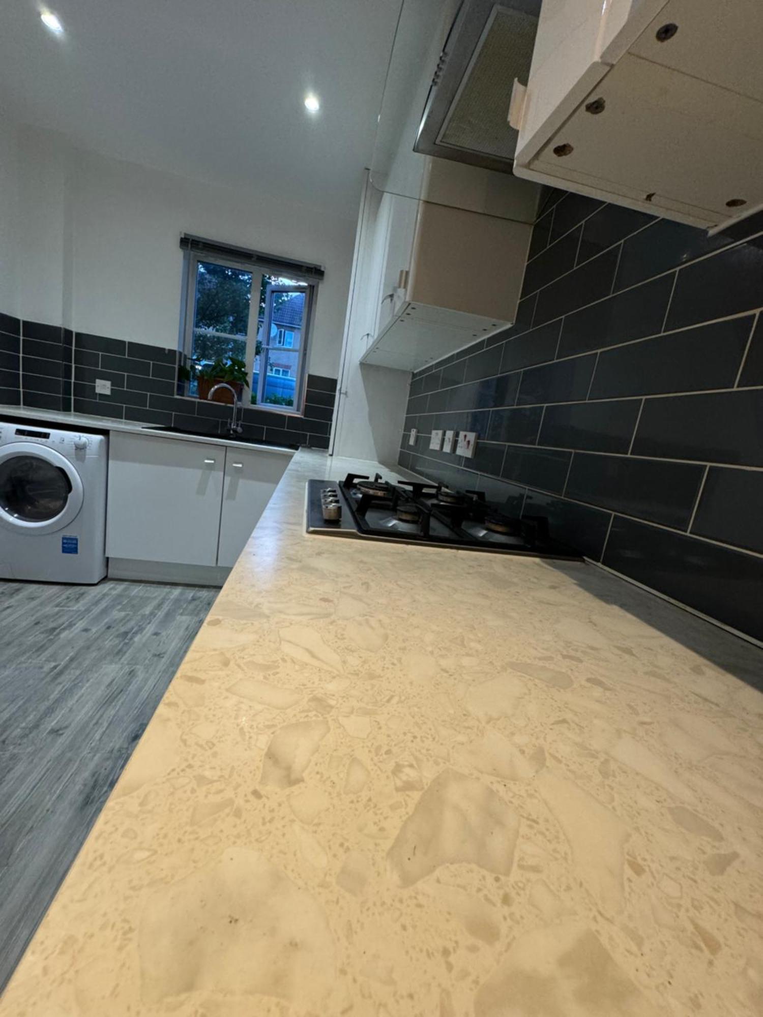 לונדון Spacious 3 Bedroom Home, With Private Driveway 5 Minutes From Excel Centre & Custom House מראה חיצוני תמונה