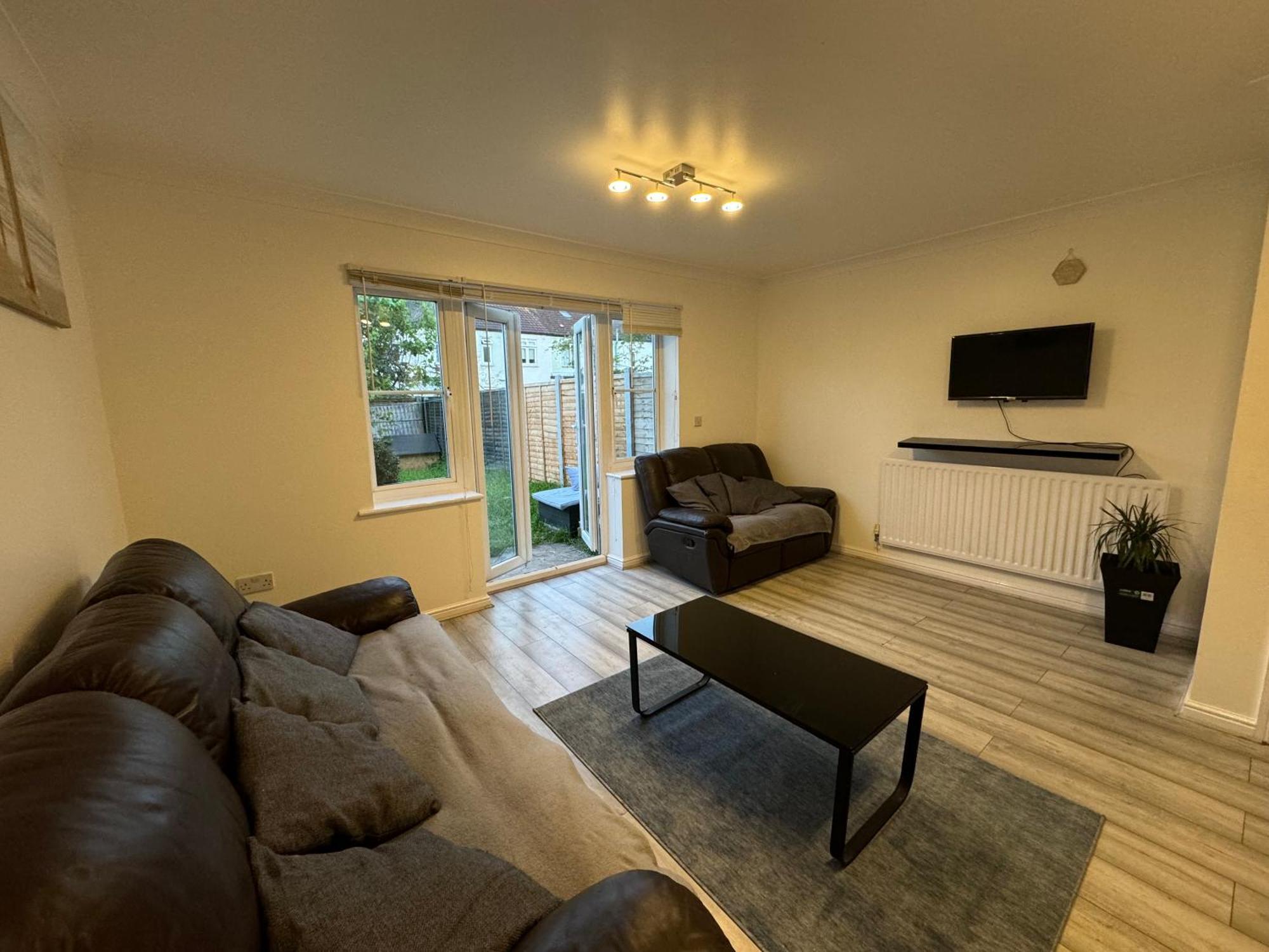 לונדון Spacious 3 Bedroom Home, With Private Driveway 5 Minutes From Excel Centre & Custom House מראה חיצוני תמונה
